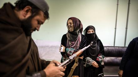 Nach ihrer Machtübernahme im August 2021 haben die Taliban die Rechte der Frauen massiv eingeschränkt.