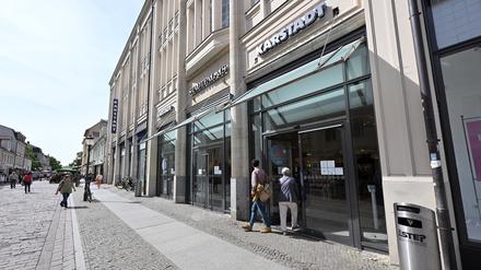 Das Karstadt-Kaufhaus in der Brandenburger Straße soll Ende August schließen. Innenstadt-Händler sorgen sich vor längerem Leerstand.