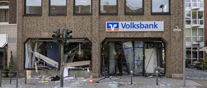 Ein gesprengter Geldautomat im Nordrhein-Westfälischen Erftstadt