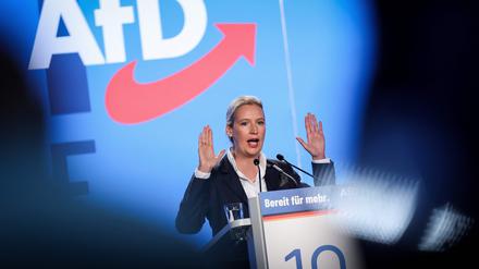 AfD-Chefin Alice Weidel spricht beim Parteitag in Magdeburg. 