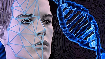 Eine Computergrafik zum Thema Gesichtserkennung (l), eine Darstellung einer DNA-Doppelhelix (M) und ein symbolischer Fingerabdruck (im Hintergrund) sind auf einem Monitor zu sehen. (Symbolbild)