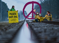 Aktivisten von Greenpeace demonstrierten Mitte März an der Erdölraffinerie der PCK-Raffinerie in Schwedt.