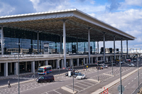 Blick auf das Terminal 1 des Hauptstadtflughafens BER in Schönefeld.