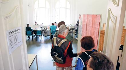 Kommunalwahl 2019. Briefwahllokal im Potsdamer Stadthaus.
Foto: Andreas Klaer