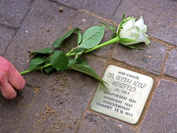 2017 wurde in Bornim ein Stolperstein zum Gedenken an Gustav Herzfeld verlegt.