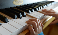 Das Hospiz aus Herrmannswerder braucht ein neues Klavier.