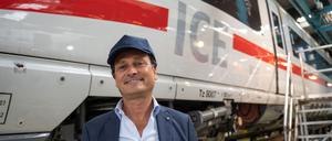 Deutsche Bahn Vorstand Personenfernverkehr Michael Peterson steht am ICE 3 neo. (zu dpa «Probesitzen im neuen ICE - was im Dezember anders wird») +++ dpa-Bildfunk +++
