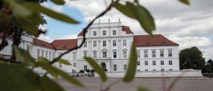 Das Schloss Oranienburg ist Sitz der Stadtverwaltung. In der wachsenden Stadt wird der Strom knapp.