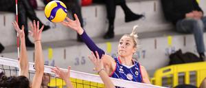 Louisa Lippmann gewann bei ihrer letzten Vereinsstation, Savino Del Bene Scandicci, den Challenge Cup 2022. Danach beendete sie ihre Volleyball-Karriere in der Halle.