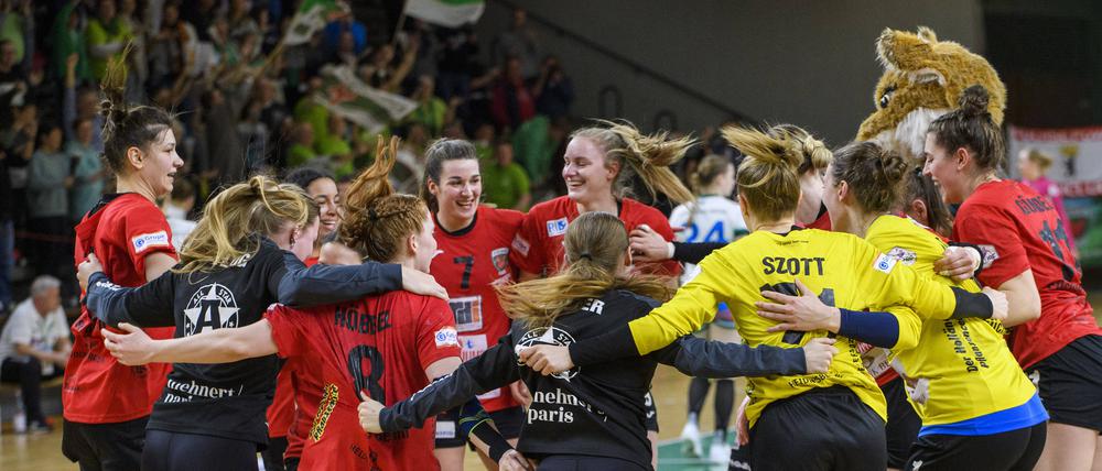 Grund zur Freude bei den Handballerinnen der Spreefüxxe Berlin: Ab der nächsten Saison steigt ein finanzkräftiger Hauptsponsor ein.