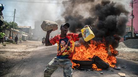 July 12, 2023, Nakuru, Kenya: A protester reacts in front of the burning tires during the protest against the government and high cost of living called by Kenyais opposition leader Raila Odinga. Nakuru Kenya - ZUMAs197 20230712_zaa_s197_001 Copyright: xJamesxWakibiax