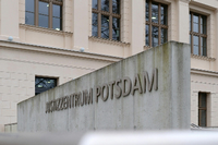 Der Angeklagte muss sich vor dem Potsdamer Landgericht verantworten.