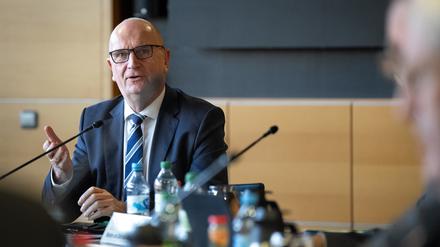 Dietmar Woidke (SPD), Ministerpräsident spricht im Rahmen der Reihe ·Kabinett vor Ort· zum Auftakt der gemeinsamen Sitzung. 