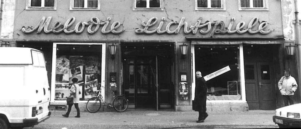Die Melodie-Lichtspiele in der Friedrich-Ebert-Straße. Bis 2004 befand sich dort ein Kino, heute gibt es Pizza und Waffeln.