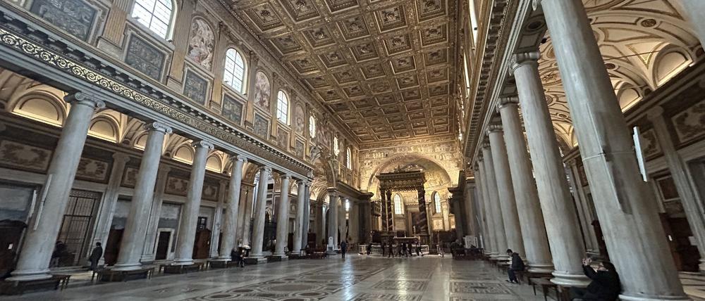 Innenraum der Kirche Santa Maria Maggiore, in der Papst Franziskus begraben werden möchte