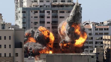 Aufnahme eines Luftangriffs der israelischen Armee auf ein Ziel im Gazastreifen.