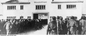 Vor den Toren Berlins, auf dem Gelände des ehemaligen faschistischen Konzentrationslagers Sachsenhausen bei Oranienburg, wurden von 1936 bis Kriegsende 200.000 Menschen verschleppt.