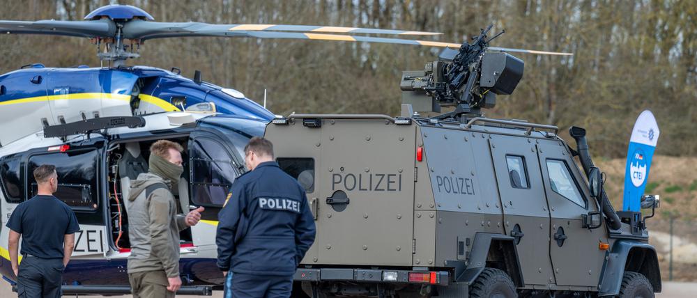 An der Anti-Terrorübung «Counter Terrorism Exercise 2024» im März in Bayern beteiligen sich Spezialeinheiten der Polizei und des Zolls sowie Mitglieder der Bundeswehr, Rettungsdienste, Feuerwehr und des Technischen Hilfswerks.