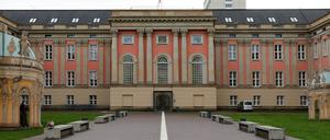 Landtag in Potsdam. Das wiederaufgebaute Stadtschloss als Sitz des Landtages Brandenburg ist weniger als 10 Jahre nach der Eröffnung stark sanierungsbedürftig.