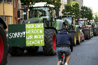Mit Traktoren-Konvois in zahlreichen Städten machten Landwirte ihrem Protest gegen die Agrarpolitik Luft.