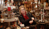 Anita Mukes kann mit ihrem Geschäft "Shopping-Truhe" bleiben.