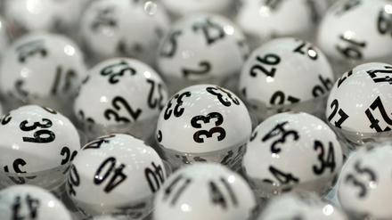 49 Lottokugeln – aber welche werden gezogen? 