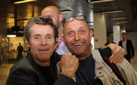PNN-Fotograf Manfred Thomas (r.) traf beim diesjährigen Filmfestival in Karlovy Vary den US-Schauspieler Willem Dafoe.