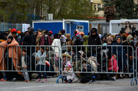 Zwei Kinder, die am 5. März aus der Türkei auf die griechische Insel Lesbos gekommen sind.