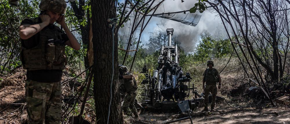 DONETSK OBLAST, UKRAINE - AUGUST 06: Ukrainian soldiers fire M777 artillery on Russian positions as Ukrainian Army conduct operation to target trenches of Russian forces through the Donetsk Oblast amid Russia and Ukraine war in Donetsk Oblast, Ukraine on August 06, 2023. Diego Herrera Carcedo / Anadolu Agency