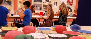 Keramikworkshop für Kinder im Kunsthaus Minsk mit Keramik von Hedwig Bollhagen