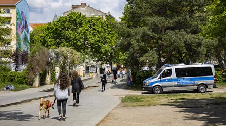 Mobile Wache der Polizei im Görlitzer Park 