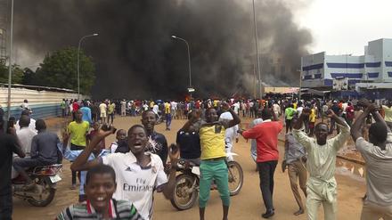 Unruhen in Nigers Hauptstadt Niamey nach dem Putsch gegen Präsidenten Bazoum
