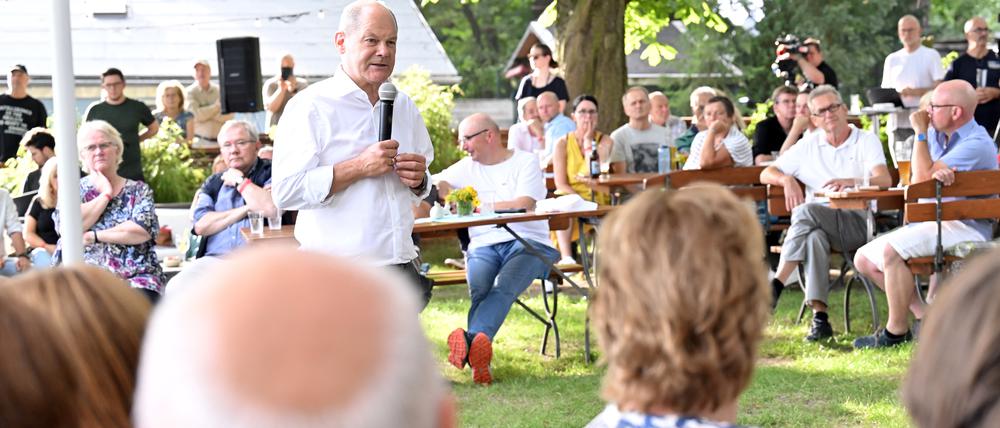 Bundeskanzler Olaf Scholz (SPD) nahm sich am Montagabend beim Bürgergespräch in Neu Fahrland zweieinhalb Stunden Zeit, um Fragen zu beantworten. 