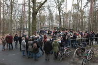 Anfang März 2018 informierten sich über 100 Anwohner am Wald in der Nähe des Bahnhofs Rehbrücke, geplanter Standort für den Schulcampus.
