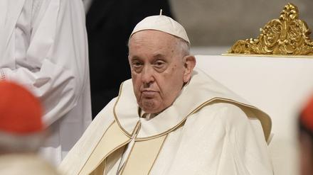 Papst Franziskus nimmt im Dezember 2023 an einer Messe für die Jungfrau Maria von Guadalupe im Petersdom teil.