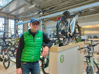 Gunnar Paulick hat sein Fachgeschäft für E-Bikes mitten in der Coronakrise gegründet. Trotz Lieferengpässen behauptet er sich am Markt.