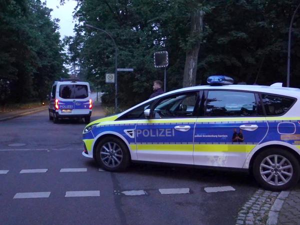 Polizei-Einheiten aus Brandenburg und Berlin sind seit dem frühen Donnerstagmorgen in der Region unterwegs. 