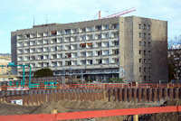 Die Baustelle für das Wohnquartier auf dem Gelände der früheren Fachhochschule neben der Nikolaikirche.