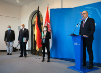 Dietmar Woidke (SPD), Ministerpräsident von Brandenburg, während der Pressekonferenz zu den "Perspektiven zur Bewältigung der Corona-Pandemie für Brandenburg" am 23. Februar 2021.