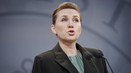 Die dänische Premierministerin Mette Frederiksen auf einer Pressekonferenz am 13. März 2024, auf der sie den neuen Verteidigunsplan verkündete. 