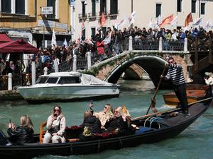 Venedig lechzt unter Massentourismus. 