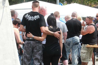 Konzerte haben für die rechte Szene eine besondere Bedeutung – zur ideologischen Selbstbestätigung und um Anhänger zu gewinnen. Dieses Bild zeigt die Veranstaltung "Rock für Deutschland" in Thüringen 2014.