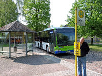 Optisch sind die meisten Fahrzeuge von Regiobus bereits auf das neue Design abgestimmt, so wie hier in Kemnitz bei Werder.