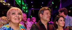 Claudia Roth, Robert Habeck, Annalena Baerbock bei einer Party der Grünen. 