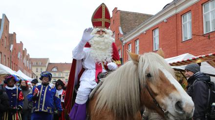 Ankunft des Sinterklaas auf dem Sinterklaasfest im Holländischen Viertel in Potsdam. Am Samstag wird seine Ankunft gefeiert.