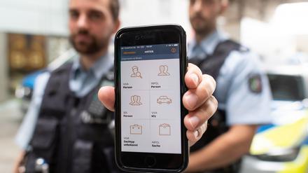 Die Polizei in Nordrhein-Westfalen hat schon länger Smartphones im Einsatz, Brandenburg zieht jetzt nach. 