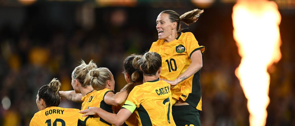 Torjubel der australischen Spielerinnen nach einem Treffer gegen Frankreich am 14. Juli 2023.