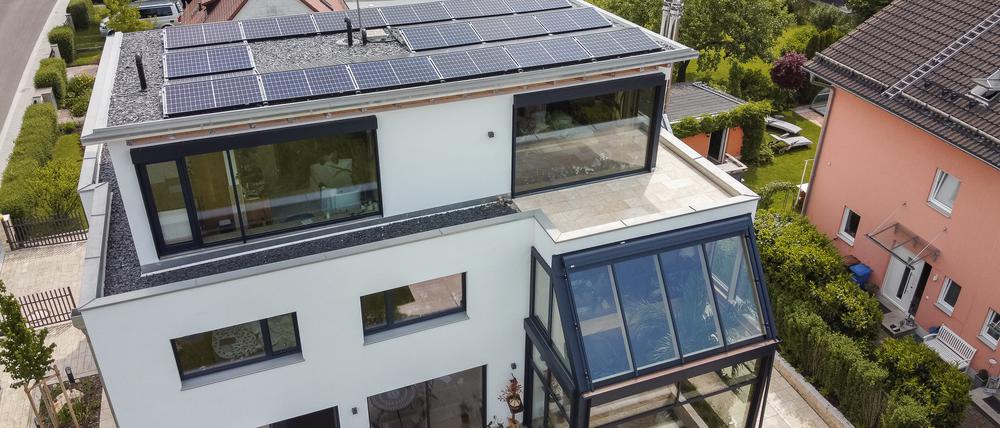 Eines der ersten Wasserstoff-Häuser steht in München. Strom, der nicht direkt verbraucht wird, wird in einer Batterie  für den täglichen Bedarf gespeichert