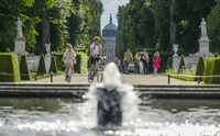 Am Wochenende waren im Park Sanssouci bei herrlichem Sommerschein viele Menschen unterwegs.