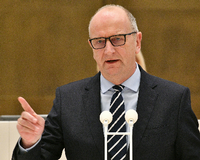 Ministerpräsident Dietmar Woidke (SPD) während der Sondersitzung des Brandenburger Landtages. 